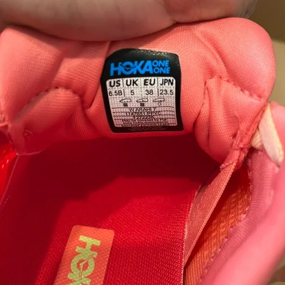 SOLD- Hoka Arahi 7 NEW IN BOX! - Picture 5 of 5